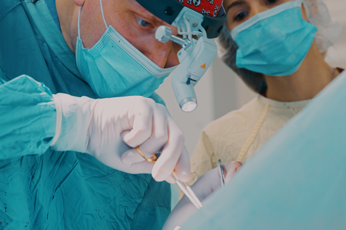 How Is An Oral And Maxillofacial Surgeon Different From A Dentist